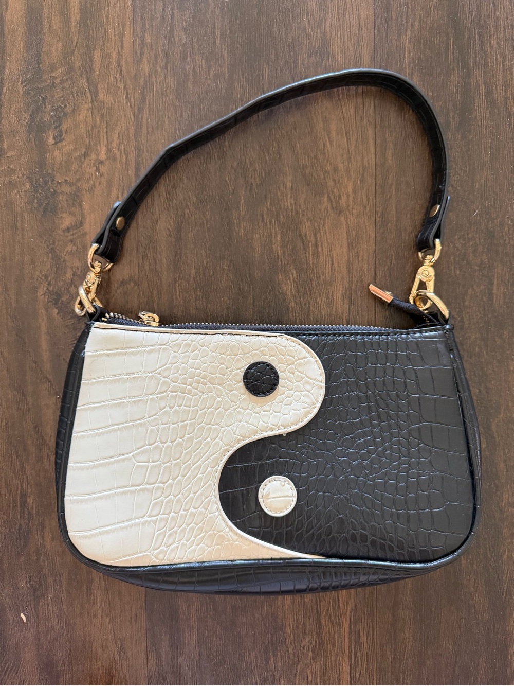 Princess Polly Two-Tone Black and Cream Croc-Embossed Shoulder Bag
